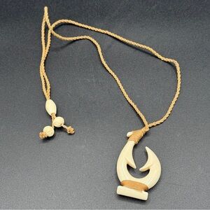 Hawaiian Māori Carved Bone Hook Pendant Hand-carved Cream and Rope Necklace